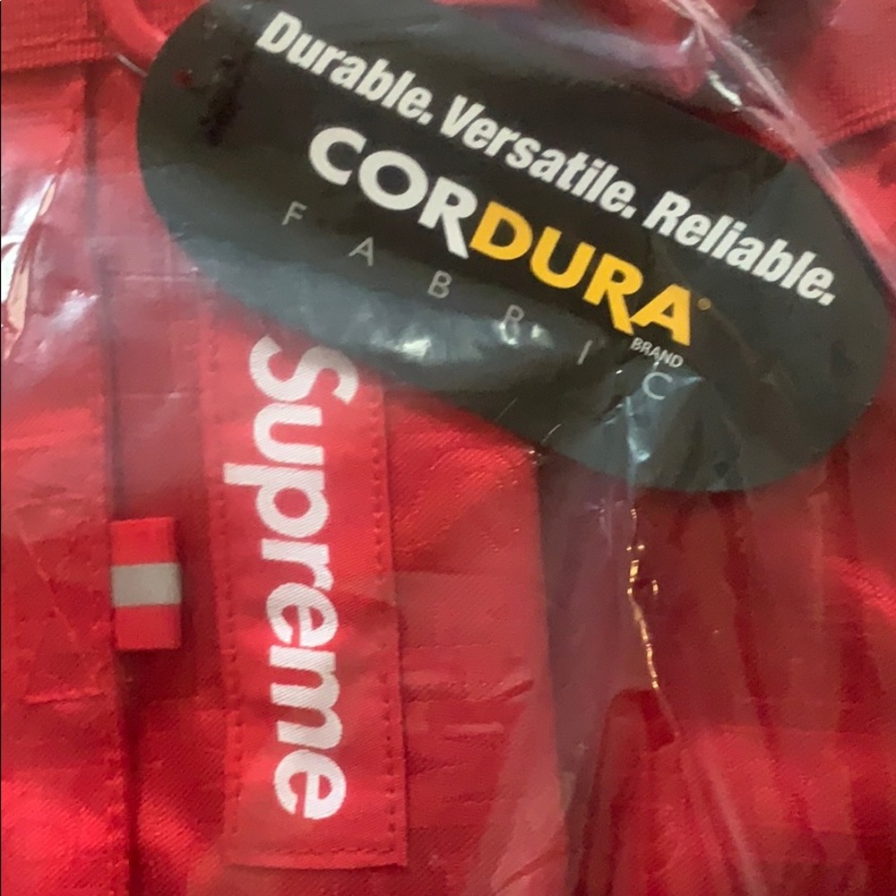 NWT supreme ‘duffle bag’ in red